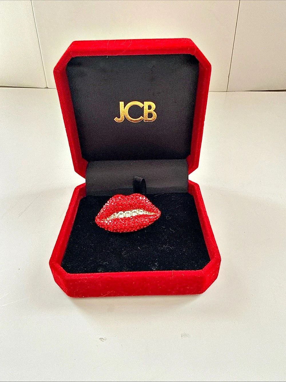 BRAND NEW Jean-Charles Boisset "Gina's Kiss"Swarovski Ruby 22k Plated JCB Brooch